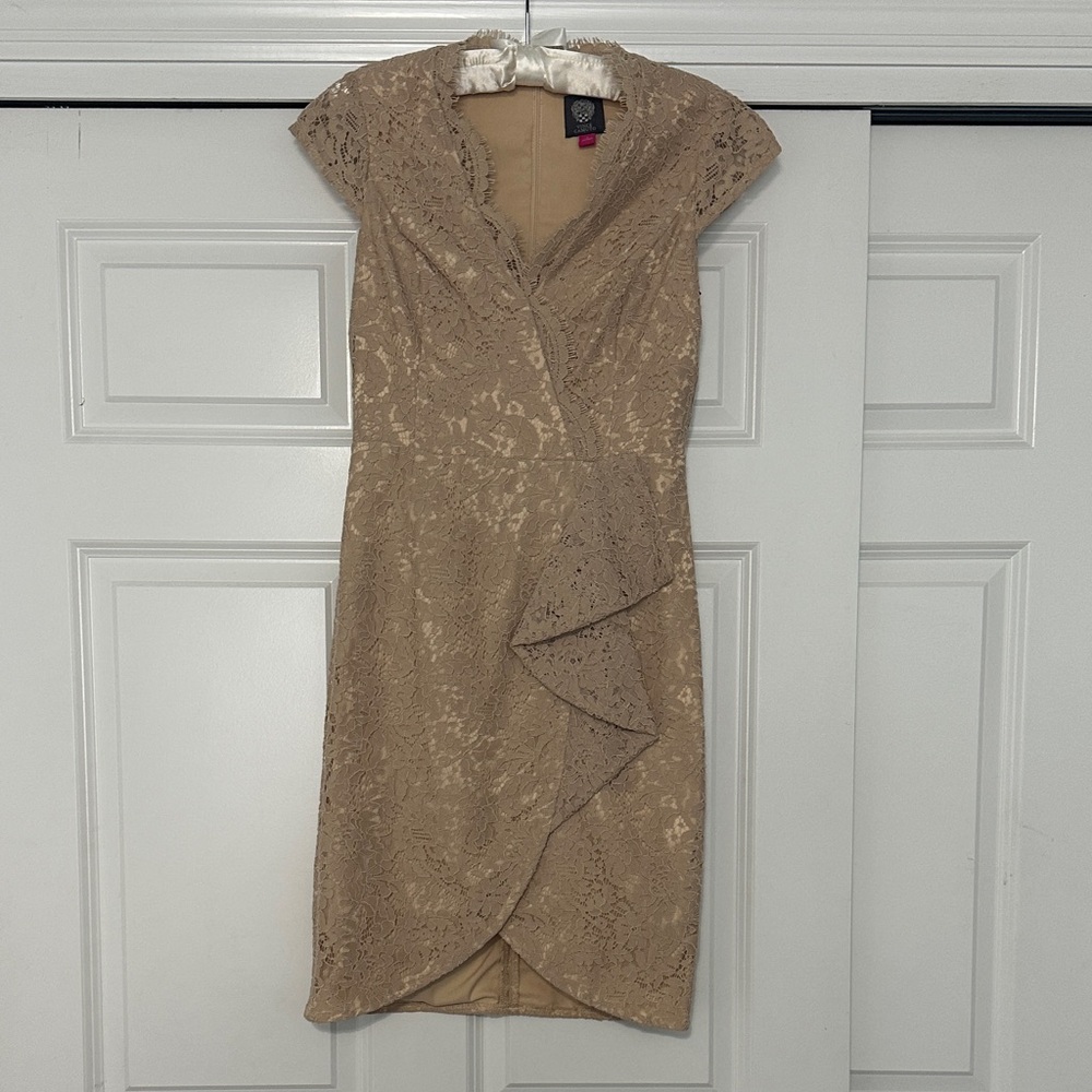 Elegant Vince Camuto Tan / Gold Lace Cap Sleeve Dress in Tan